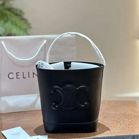 【BUCKET TRIOMPHE】超美品 CELINE スモール バケットショルダーバッグ キュイル トリオンフ セリーヌ ミニ 肩掛けバッグ ピンク系 超人気