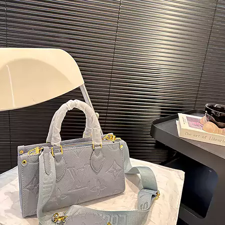 【送料無料】ヴィトン 安い オンザゴー ポシェット レディース 斜 めがけ 偽物 通販 Louis Vuitton/2 WAY On the Go PM bag N級品 Louis Vuitton ブランド コピー 本革 トートバッグ 偽物 優良店 ルイヴィトントートバッグ オンザゴー PM ジャイアント モノグラム アンプラント レザー 新品 ヴィトン レディース 本革 ショルダーバッ