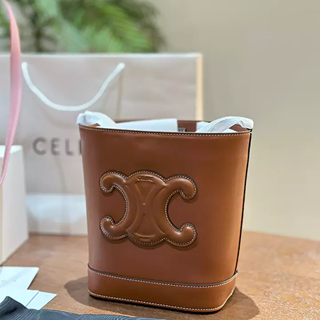 【BUCKET TRIOMPHE】超美品 CELINE スモール バケットショルダーバッグ キュイル トリオンフ セリーヌ ミニ 肩掛けバッグ ピンク系 超人気