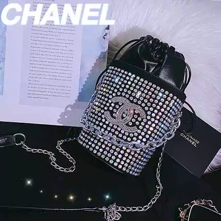 女性愛用 クロスボディChanel 人造革 ロゴ付き ダイヤモンド 彼女へのプレゼント シャネル ラグジュアリー 新作 ハイブランド 綺麗 横開き バケツ型 大人気 ブラック 黒 開放式 ハンドバッグ