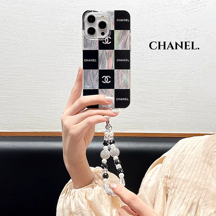 シャネルアイフォーン16/15proケース 白黒 チェック柄 chanel チェーンiphone15 pro maxカバー レーザー ロゴ 韓国 売れ筋 シャネル SC24052244 iphone 14 13 12 レデイーススマホケースファッション