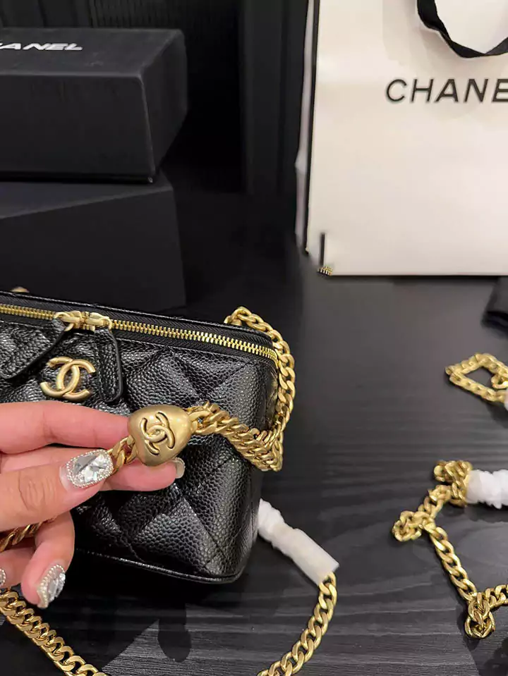 高級感 Chanel 流行りショルダーバッグ 綺麗 箱型 3色 女性愛用 ハイブランド シャネル クロスボディラウンドファスナー 上品 牛革 限定版 レデイース 贅沢 プレゼント