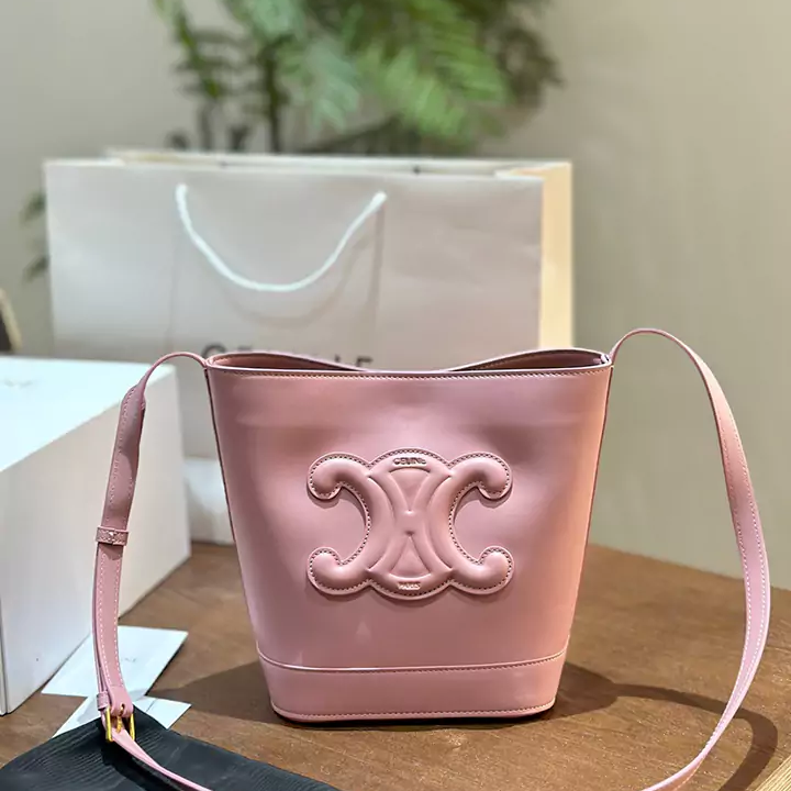 【BUCKET TRIOMPHE】超美品 CELINE スモール バケットショルダーバッグ キュイル トリオンフ セリーヌ ミニ 肩掛けバッグ ピンク系 超人気