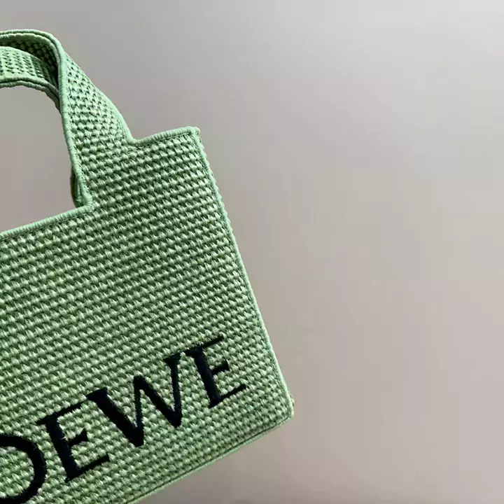 新作 ロエベ ラフィアバッグ フグハンドバッグ 人気 可愛い 夏向け 高品質 Loewe 「パウラズイビザ 」トートバッグ レデイース オシャレ