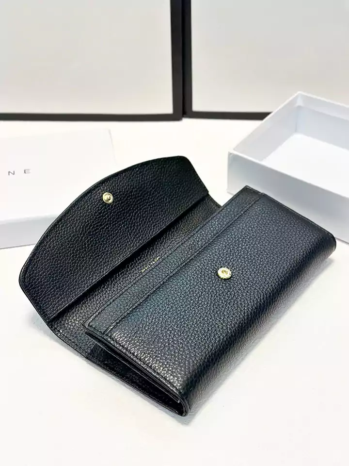 セリーヌ 二つ折り長財布 ブラック レデイース財布 トリオンフ 高品質 牛革 高級 ブランド celine ゴールド金具 2つ折り財布 使いやすい