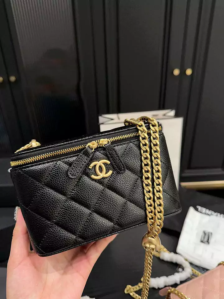 高級感 Chanel 流行りショルダーバッグ 綺麗 箱型 3色 女性愛用 ハイブランド シャネル クロスボディラウンドファスナー 上品 牛革 限定版 レデイース 贅沢 プレゼント