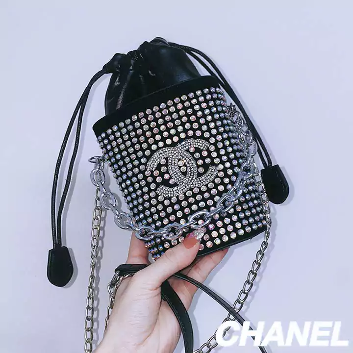 女性愛用 クロスボディChanel 人造革 ロゴ付き ダイヤモンド 彼女へのプレゼント シャネル ラグジュアリー 新作 ハイブランド 綺麗 横開き バケツ型 大人気 ブラック 黒 開放式 ハンドバッグ