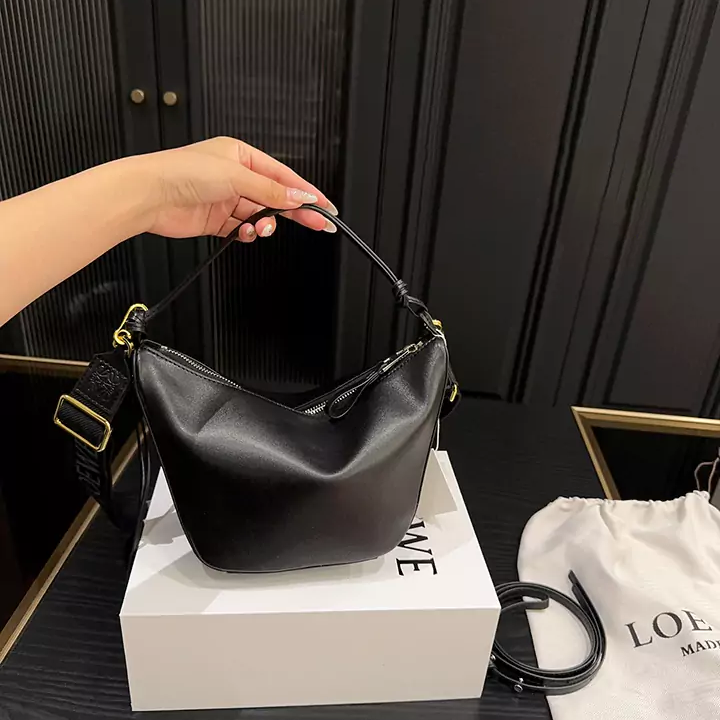 ロエベ LOEWE ハンモック ミニ ホーボー ショルダーバッグ