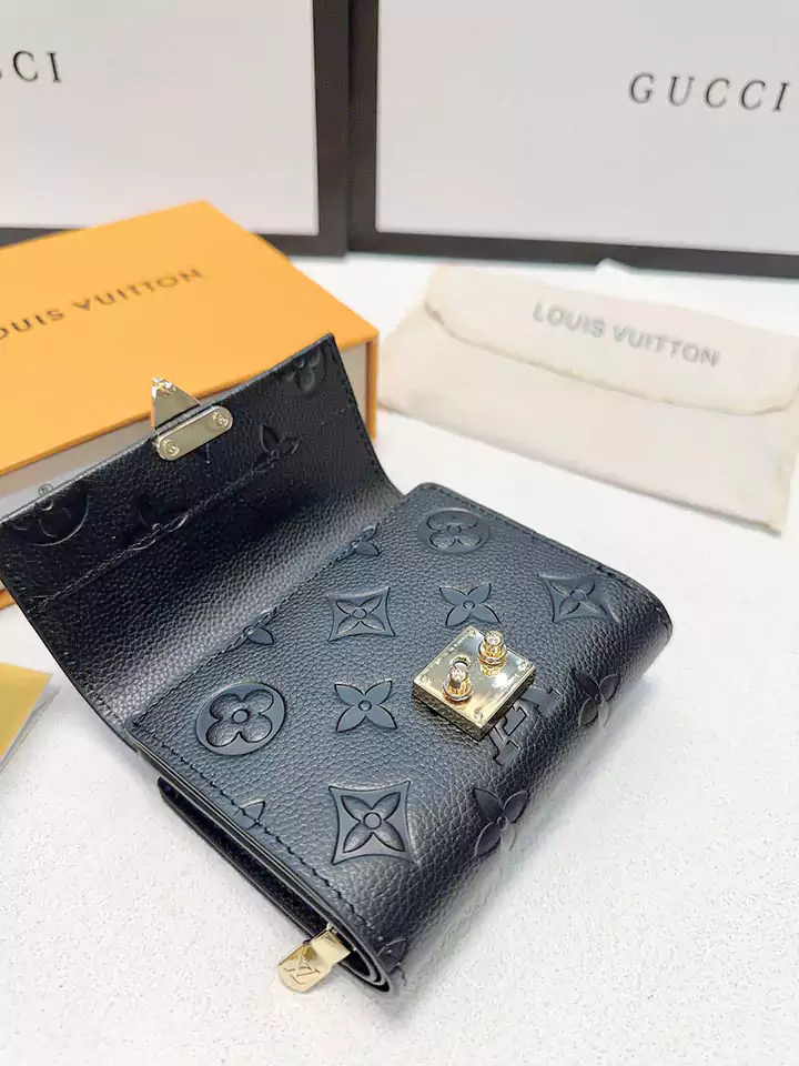 芸能人愛用 LOUIS VUITTON ミニ財布 ブラック 上品 牛革 免許収納 金具 ロゴ付き ブランド ルイヴィトン財布付き人気 新発売 ビジネス風 く精巧な 多機能 横開き小銭収納 ファッションプレゼント