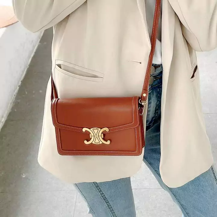 オシャレ SC22111540 ボタン式 ショルダーバッグ CELINE